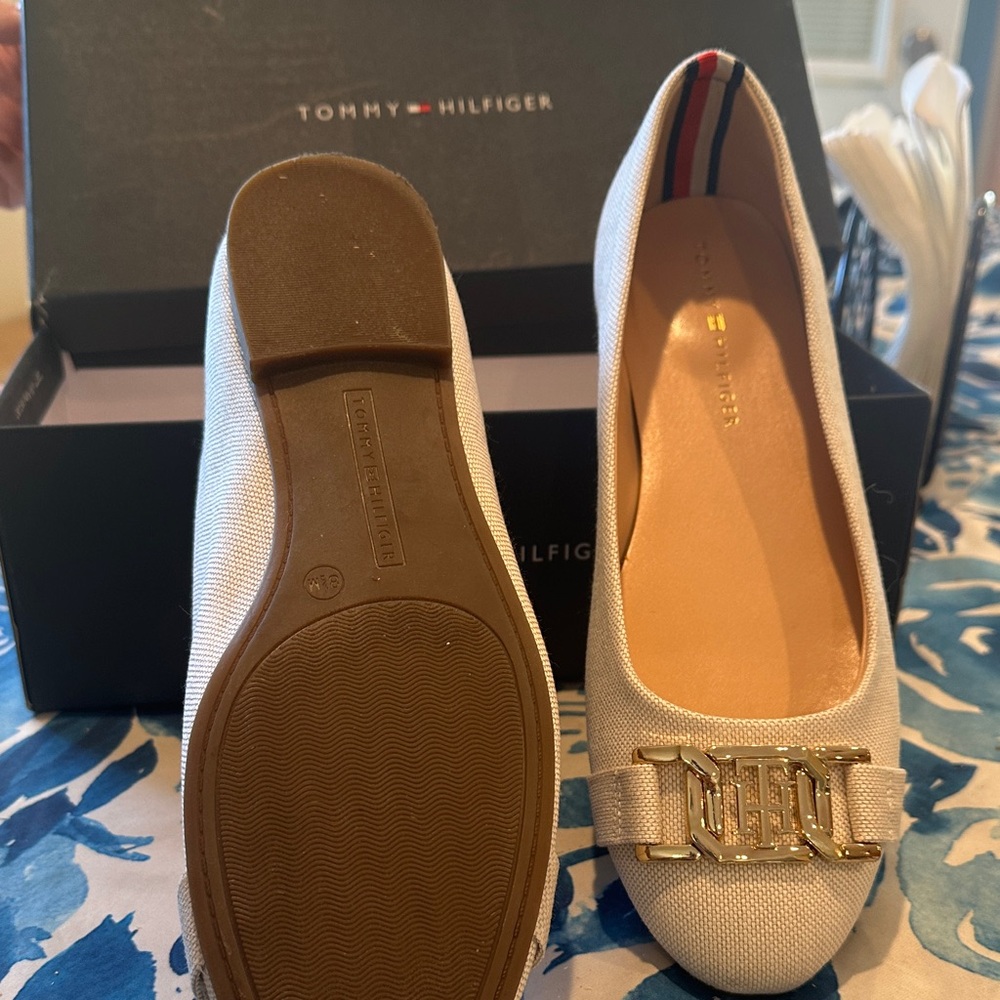 Tommy Hilfiger Women's Cream Flats with Gold Accent